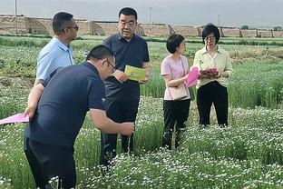 天空：范佩西重返曼联卡灵顿，他正努力获得欧足联教练执照